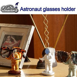 Astronaut glass holder