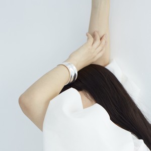 [Nothing And Others] Bracelet Curve Point Bangle