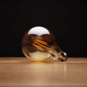LEDフィラメント電球　ボール型(ブラウン)　E26/7.5W(40〜50W相当）
