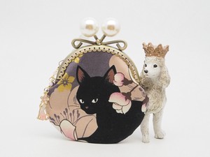 「黒猫と牡丹・パープルグレー」がま口ポーチ・コインケース（口金8.5センチ）