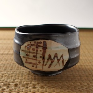 黒釉窓絵　抹茶碗　美濃焼（日本製）