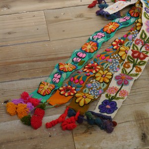 ペルーアヤクーチョ刺繍ウールベルト