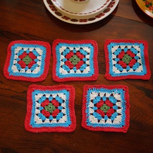 クロシェ編み・カラークロシェ・コースター・5枚セット・赤＋青・手編み・クロッシェ・キッチン雑貨