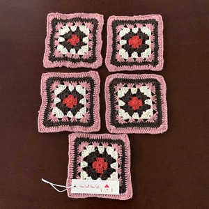 クロシェ編み・カラークロシェ・コースター・5枚セット・ピンク・手編み・クロッシェ・キッチン雑貨