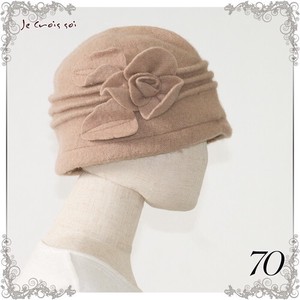 ウール100％素材　3本タック　花柄モチーフ刺繍　クラシカル帽子