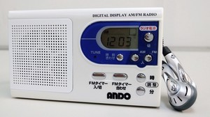 時計付おさんぽラジオ　ポケットラジオ　携帯ラジオ　イヤホン付　ワイドFM