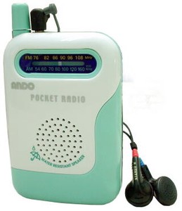 防滴ポケットラジオ イヤホン付 簡単操作 携帯ラジオ ワイドFM