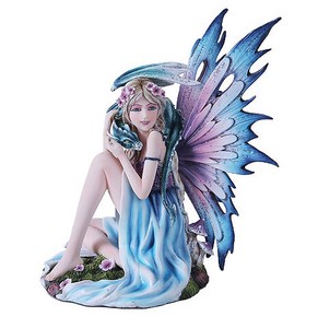 グリーンドラゴンを抱いている春の妖精彫像 彫刻/ ファンタジー 乙女天使 神話伝承（輸入品）