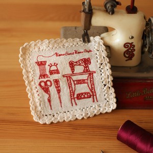 コースター　Sewing（ソーイング）赤糸刺繍入り・12cm