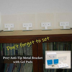 Anti-Tip Metal Bracket with Sticky Gel Pad - Removable Gripping Pads　耐震・転倒防止・盗難防止金具
