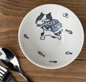 もっとねこまるけ　スタコラサッサ　反らし型　3.8鉢　【日本製　小鉢　美濃焼】ヤマ吾陶器