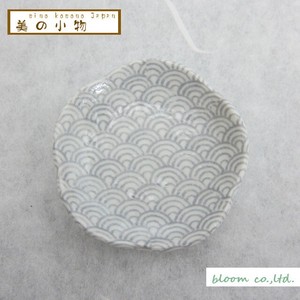 【長期欠品中】美の小物　花形箸休め小皿(青海波グレー）美濃焼　日本製