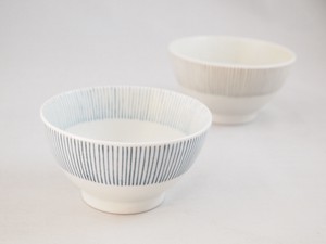 内外細十草　飯碗（紺）（茶）　日本製【茶碗】