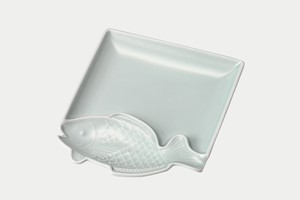 魚（トト）皿　たい（青磁）【日本製　波佐見焼　小付皿】