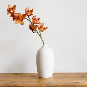 （高さ14.5cm・26.5cm）磁器製のフラワーベース プランパー／マットな質感 花瓶 白 お祝い事
