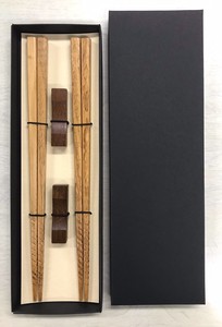 木製ラーメン箸・箸置揃ペア　折箱入　シンプル ギフト お祝い 箸置き