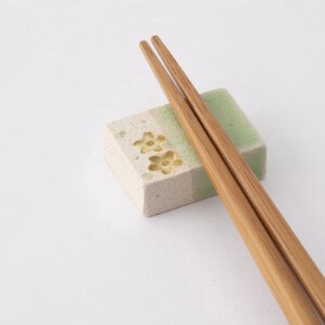 花柄 長角箸置き　手づくり　日本製　陶器　とんぼ館