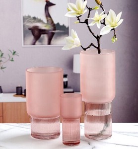 ピンクの曇りガラスの花瓶 BQ254