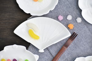扇子細工小皿白磁 白系 和食器 小皿 日本製 美濃焼 おしゃれ モダン