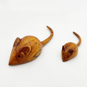 木彫りネズミの置物 ブラウン 動物オブジェ　手のひらサイズ　母ネズミと子ネズミ