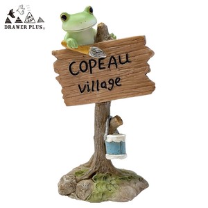 【Copeau　コポー】　木の看板を作るカエル