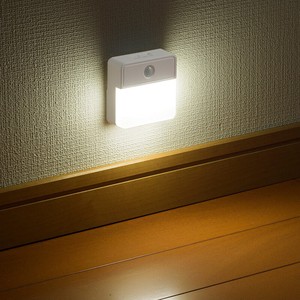 LEDセンサーナイトライト 明暗+人感 屋内用 40lm 電池式