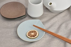 モア淡ブルー12.5cm小皿 青系 洋食器 丸皿 小皿 日本製 美濃焼 カフェ風 おしゃれ モダン