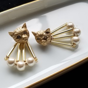 【ピアス・アクセサリー】ねこ　three pearl cat pierce　（ピアス）（アニマル）（動物）（日本製）
