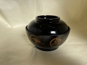 R411-1　蓋付椀　黒塗　鶴亀松　 Lidded bowl, black lacquered, crane and turtle pine tree