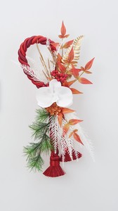 胡蝶蘭と松の壁飾り