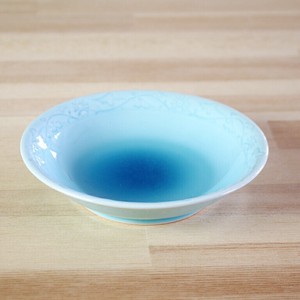 アウトレット 青磁唐草彫 16cm 丸皿 取り皿 ブルー [日本製/有田焼/和食器]