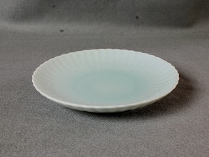 花紋薄水色丸皿 中皿 16cm 5寸   [日本製/有田焼/和食器]