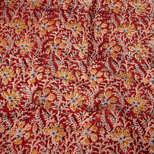 〔1m切り売り〕伝統息づく南インドから　昔ながらの木版染め更紗模様布〔約106cm〕 - レッド