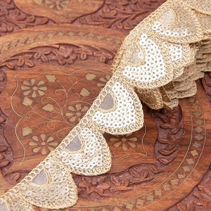 チロリアンテープ　メーター売 - 金糸が美しい　更紗模様のゴータ刺繍〔幅:約4cm〕 - 鱗
