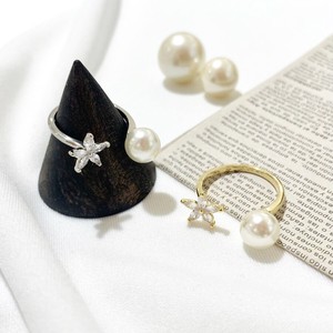 Gold-Based Ring Pearl Rings