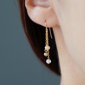 新作〔14kgf〕スウェイピアス (pearl pierced earrings)