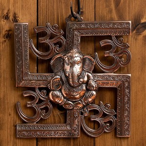 〔壁掛けタイプ〕インドの神様ウォールハンギング - 卍とオーンガネーシャ 30cm