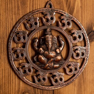 〔壁掛けタイプ〕インドの神様ウォールハンギング オーン・ガネーシャ 23cm