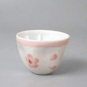 【有田焼】薄ピンク釉虹彩 桜ぐい呑 日本製 和食器 割烹 湯呑 湯のみ