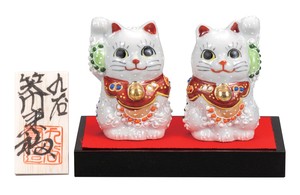 日本の伝統工芸品【九谷焼】 K8-1430 2.2号ペア招き猫 白盛 台・敷物・立札付