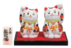 日本の伝統工芸品【九谷焼】 K8-1431 3.5号ペア招き猫 盛 台・敷物・立札付