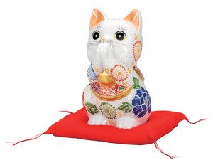 日本の伝統工芸品【九谷焼】 K8-1528 6号お祈り猫 白盛 布団付