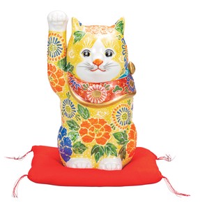 日本の伝統工芸品【九谷焼】 K8-1556 7号招き猫 黄盛 布団付