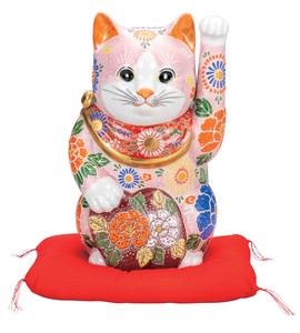 日本の伝統工芸品【九谷焼】 K8-1566 8号小判招き猫 ピンク盛 布団付