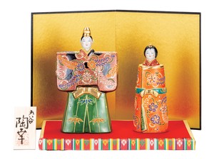 日本の伝統工芸品【九谷焼】 K8-1680 5.5号立雛人形 細描盛 台・敷物・立札・屏風付