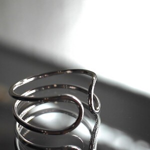 【D-28-2】 シルバ-925 シルバーアクセサリー リング  ゴールドリング 指輪 フリーサイズ　ユニセックス