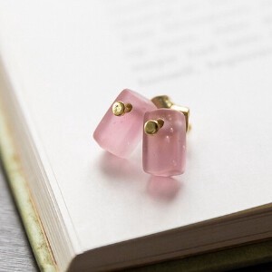 Pierced Earrings Glass Pink
