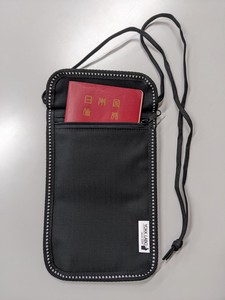 リフレクティブトラベルポーチ　パスポートなど貴重品収納　リフレクター機能付き 　スマホ収納　日本製
