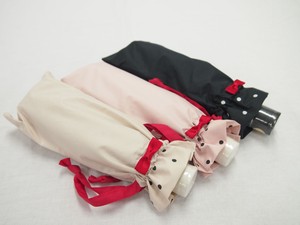 UVカット&完全遮光　遮熱　裾切継ぎドットプリント　晴雨兼用3段折りたたみ傘
