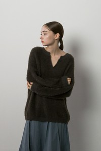 Sweater/Knitwear Knitted Feather Keyhole Neck